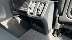 Volvo Xc40 2.0 B4P R DESIGN Pro 5dr AWD Auto Petrol Estate